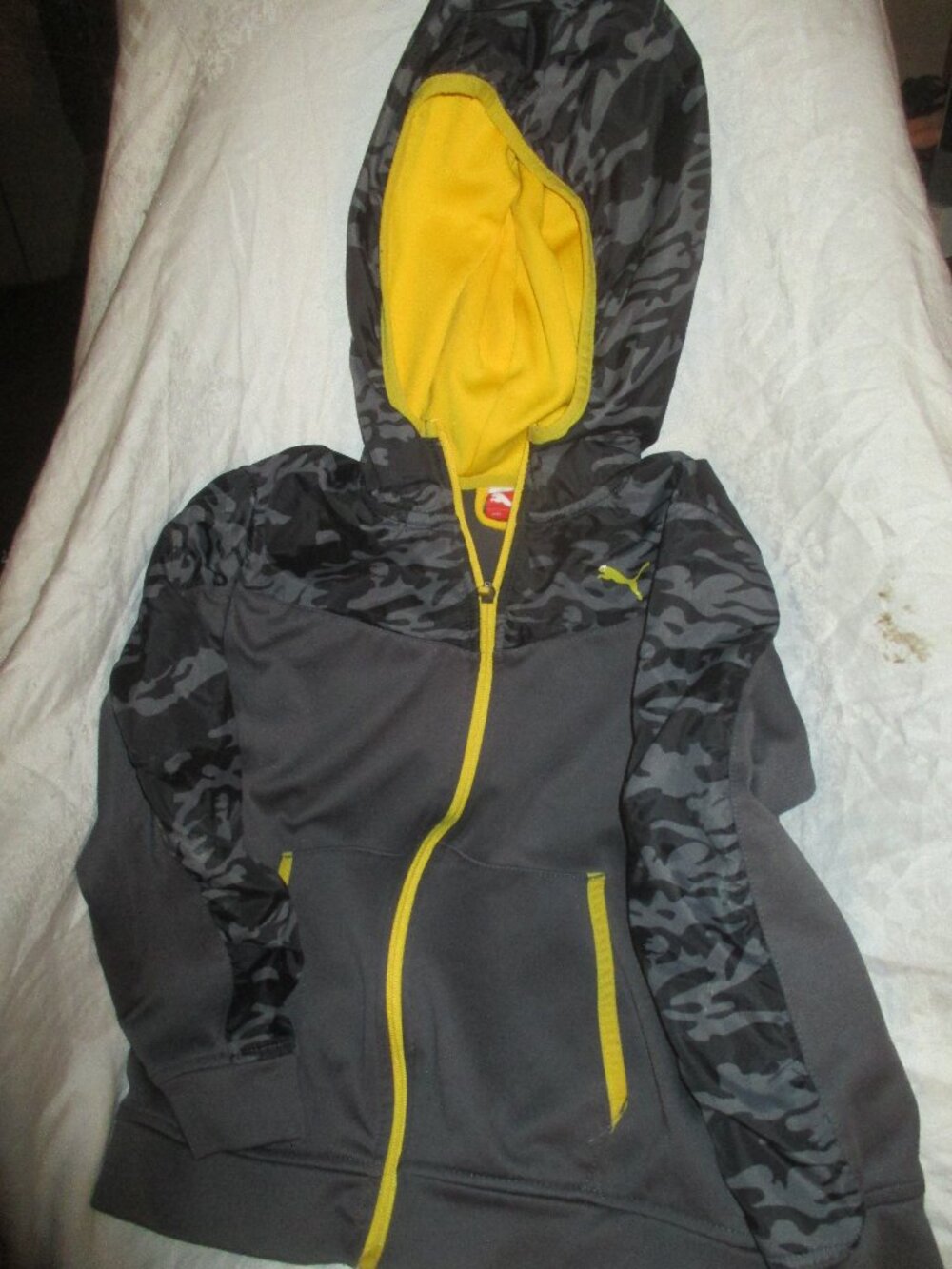 Boy's Puma Hooded Jacket Size Camo Print Size Small